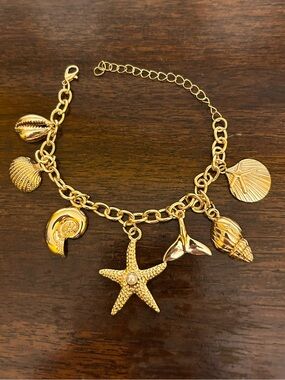 Gold Sea Beach Ocean Charm Bracelet 9.5 Inches Large Charms Gold-Tone NWT